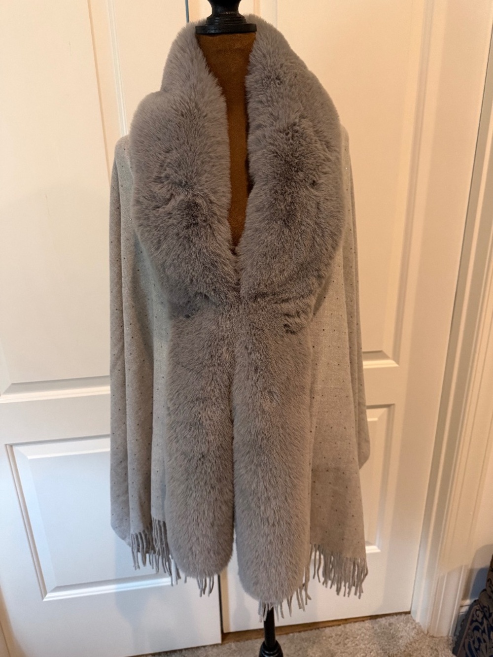 La Fiorentina Designer Fur Cape - Silver/Gray